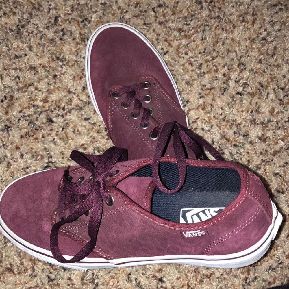 never worn maroon lace up vans